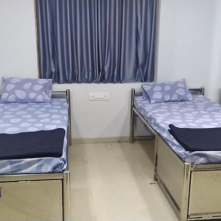 Shiv Sai Dormitory Vadodara Eksteriør billede