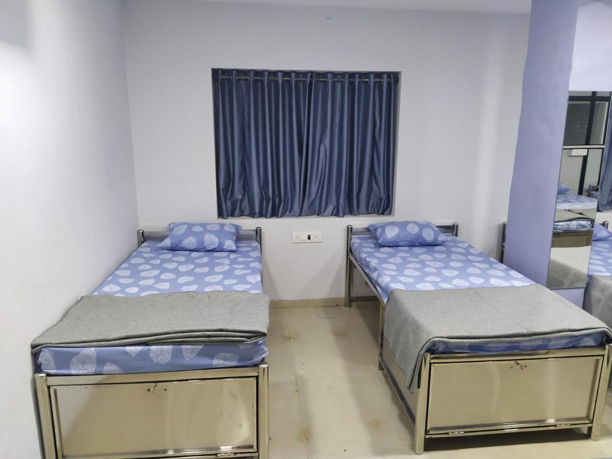 Shiv Sai Dormitory Vadodara Eksteriør billede