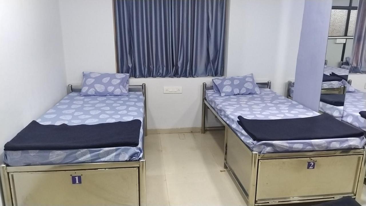 Shiv Sai Dormitory Vadodara Eksteriør billede