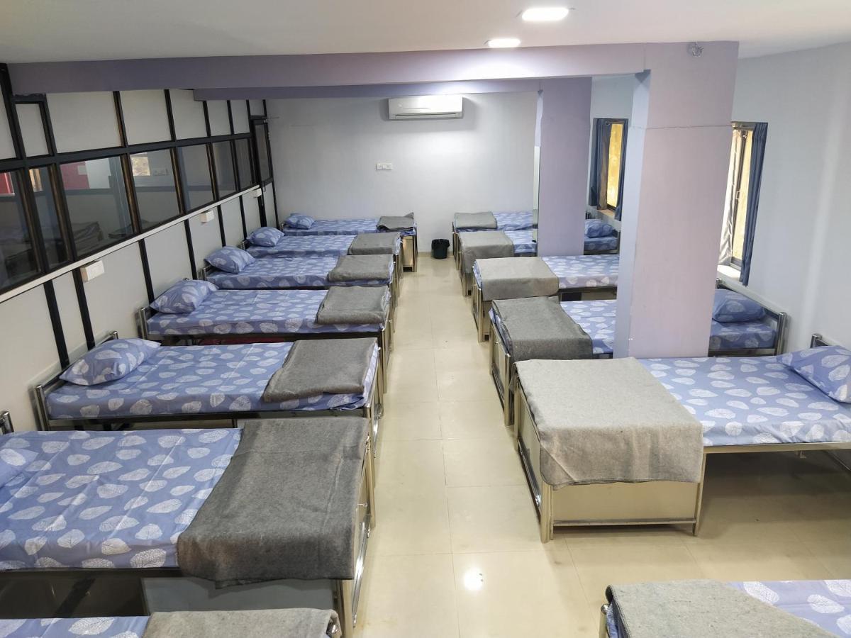 Shiv Sai Dormitory Vadodara Eksteriør billede