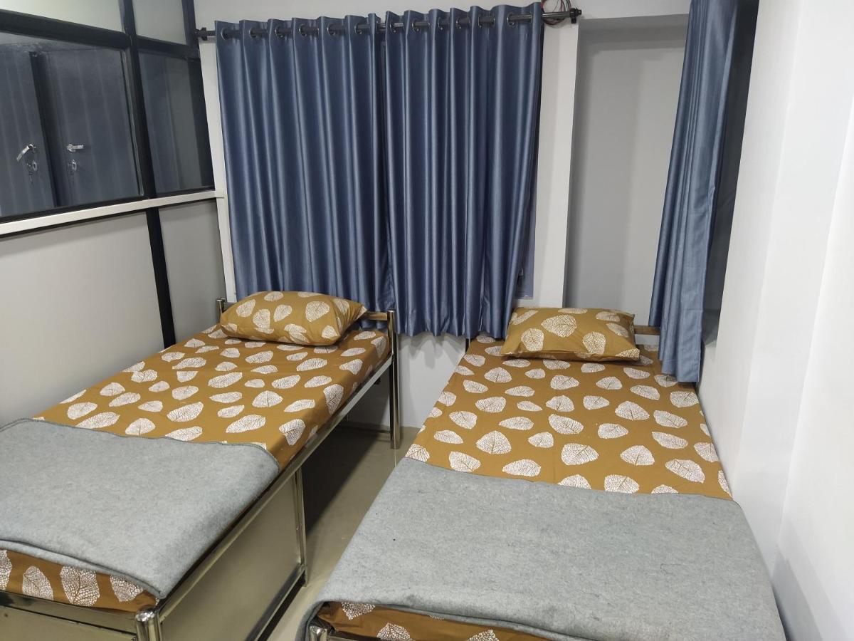 Shiv Sai Dormitory Vadodara Eksteriør billede