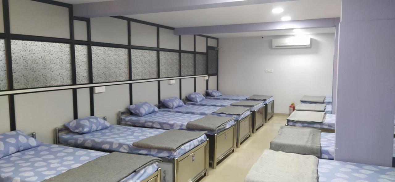 Shiv Sai Dormitory Vadodara Eksteriør billede